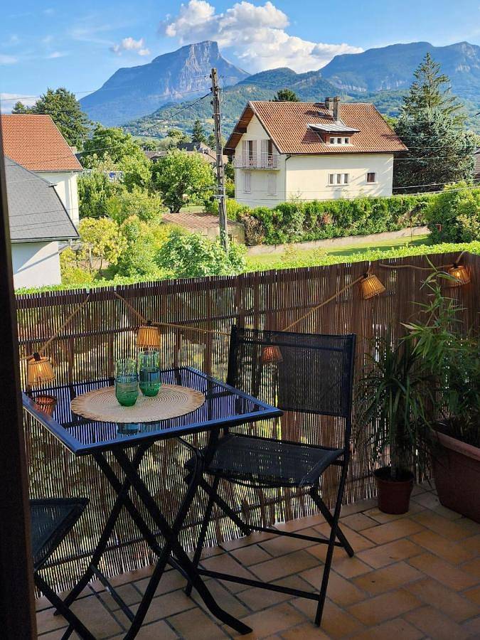 Gîte pour 2 personnes, avec Balcon ainsi que Terrasse et Vue à Saint-Alban-Leysse