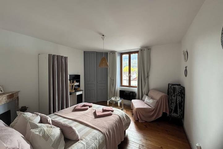 Gîte pour 3 personnes, avec terrasse, animaux acceptés à Brégnier-Cordon - 3