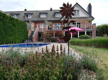 Gîte pour 4 personnes, avec piscine ainsi que jardin et terrasse à Jalhay