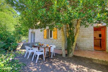 Gîte pour 5 personnes, avec terrasse à Sampolo