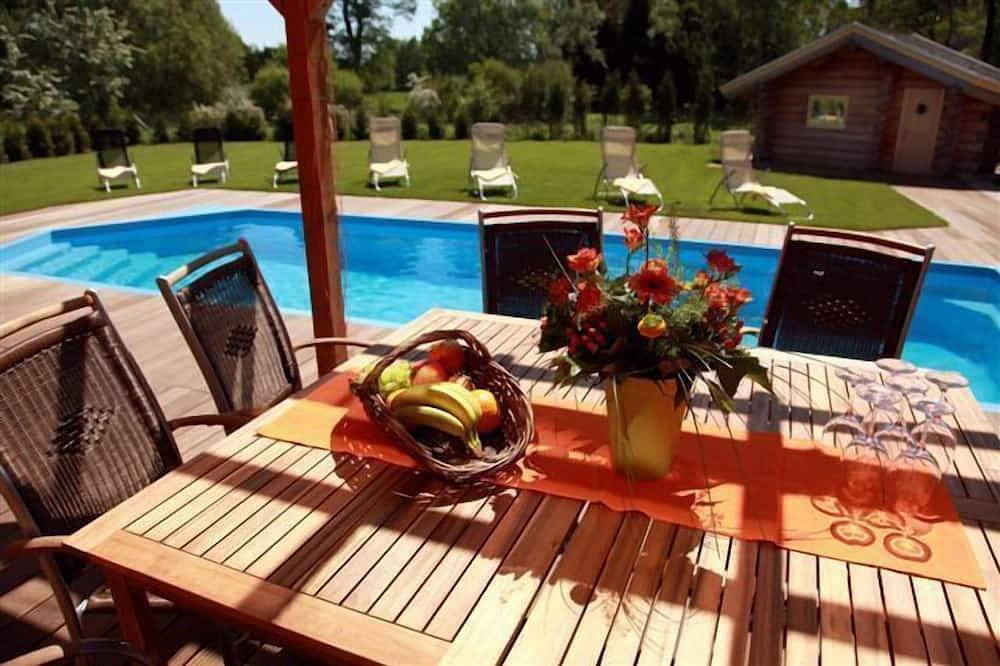 Villa Berlin beheizter Pool 24°C - 7 Bäder - Premium - Ebeling Ferienhaus in Schöneiche bei Berlin, Märkische Schweiz-Oderland
