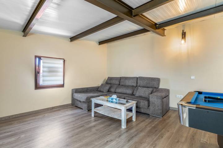 Casa vacacional 'Beiramar' con terraza privada y Wi-Fi in Praia da Ribeira Grande (Boiro), Boiro