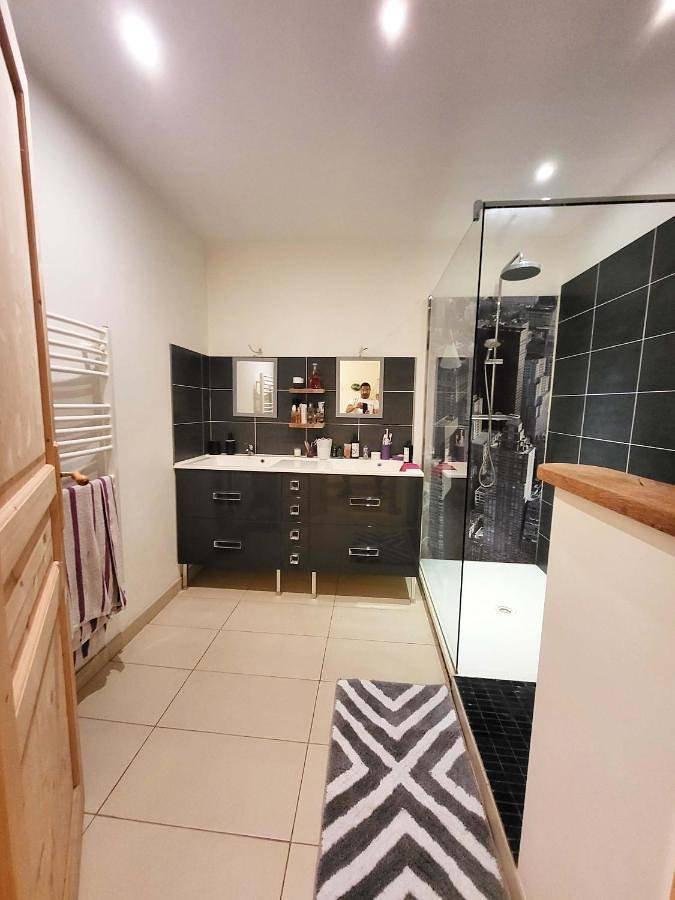 Chambre privée, piscine, pool house, kitchenette d'été in La Ciotat, Région de Marseille