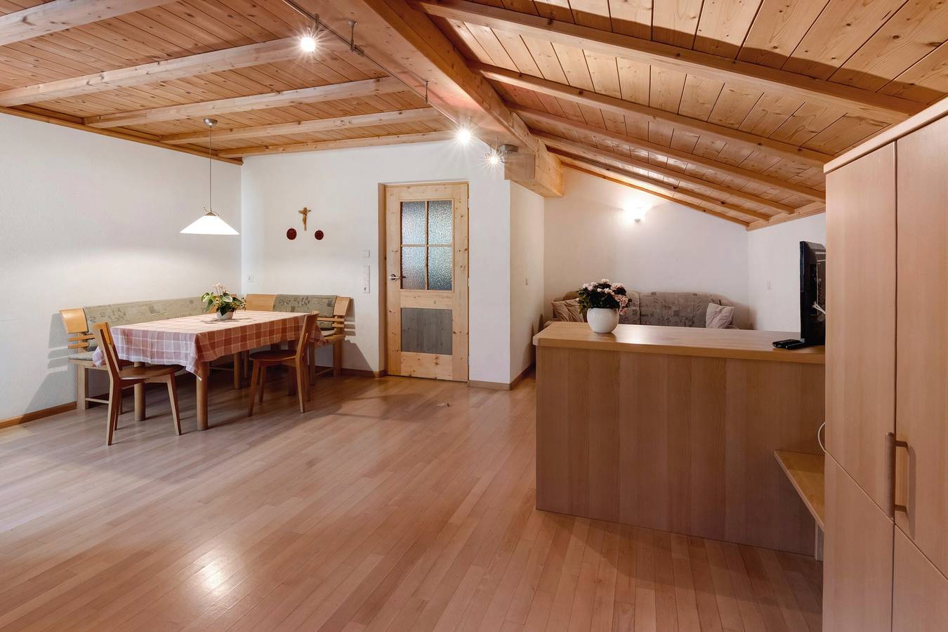 Ganze Wohnung, Ferienwohnung 'Appartements Egart 3' mit Seeblick, Balkon und Wlan in Nauderer Berge, Graun