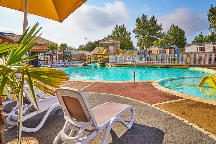 Camping pour 6 personnes, avec terrasse et sauna, animaux acceptés à Talmont-Saint-Hilaire - 2