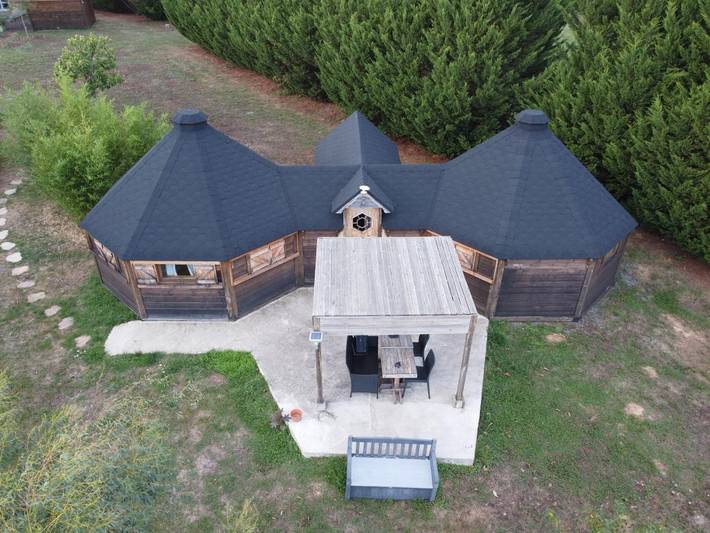 Maison de campagne pour 4 personnes, avec vue et sauna ainsi que piscine et jardin, adapté aux familles à Chazemais