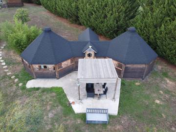 Maison de campagne pour 4 personnes, avec jardin et sauna ainsi que piscine et vue, adapté aux familles à Chazemais