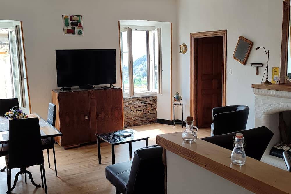 Appartamento intero, Entre mer et Montagne,au Coeur de Cervione,appartement Entièrement Rénové in Cervione, Corte e dintorni
