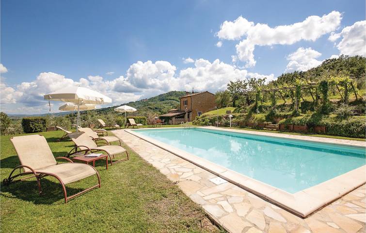 Appartamento di lusso con piscina e parcheggio a 1,5 km da Casciana Terme Lari in Casciana Terme Lari, Costa degli Etruschi