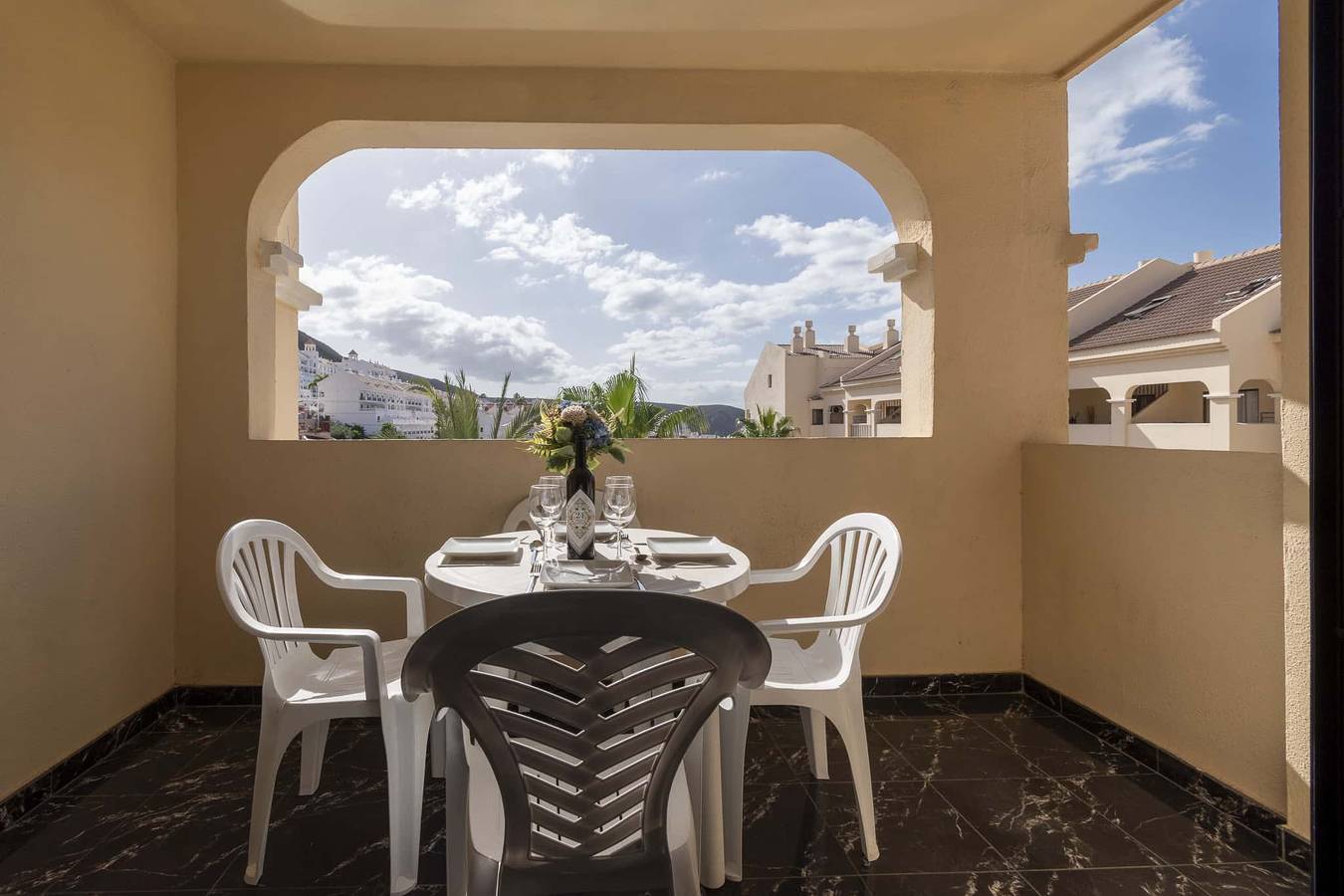 Entire apartment, Castle Harbour 2 Bed Duplex in Los Cristianos, Arona