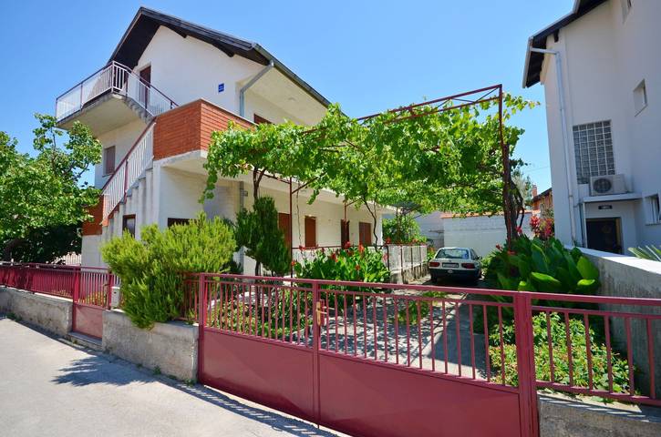 Ferienwohnung für 9 Personen, mit Terrasse in Vodice