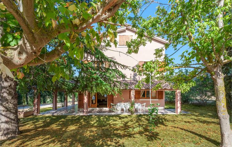 Casa vacanza per 8 persone con giardino in Ponzano di Fermo, Provincia di Fermo