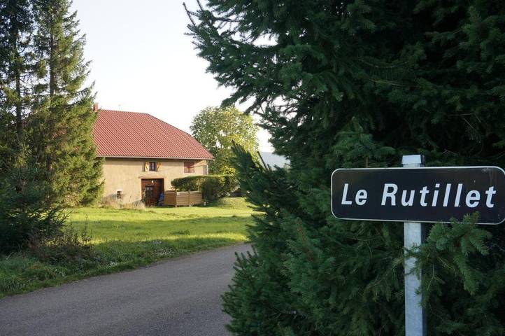 Location de vacances pour 2 personnes, avec vue ainsi que terrasse et jardin à Foncine-le-Haut