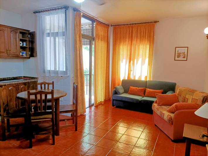 Apartamento para 2 personas, con balcón y jardín en Playa de Santiago