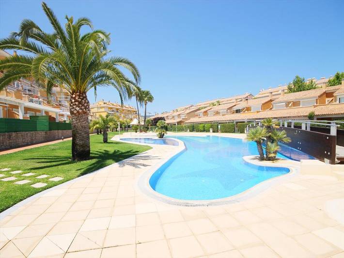 Location de vacances pour 4 personnes, avec Terrasse et Jardin ainsi que Bassin pour enfant et Piscine à Playa del Arenal