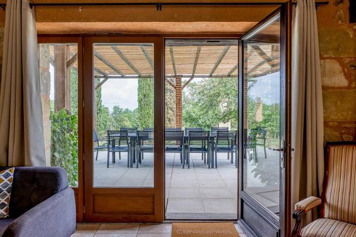 Location de vacances pour 10 personnes, avec terrasse ainsi que piscine et jardin, animaux acceptés à Le Buisson-de-Cadouin - 4