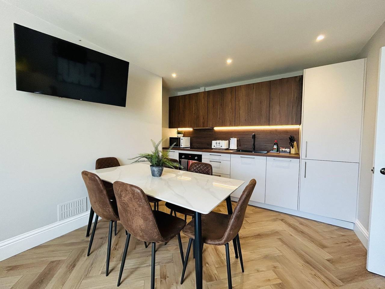 Entire apartment, Hove Alone 5 | Top Floor | By My Getaways in Hove, Brighton