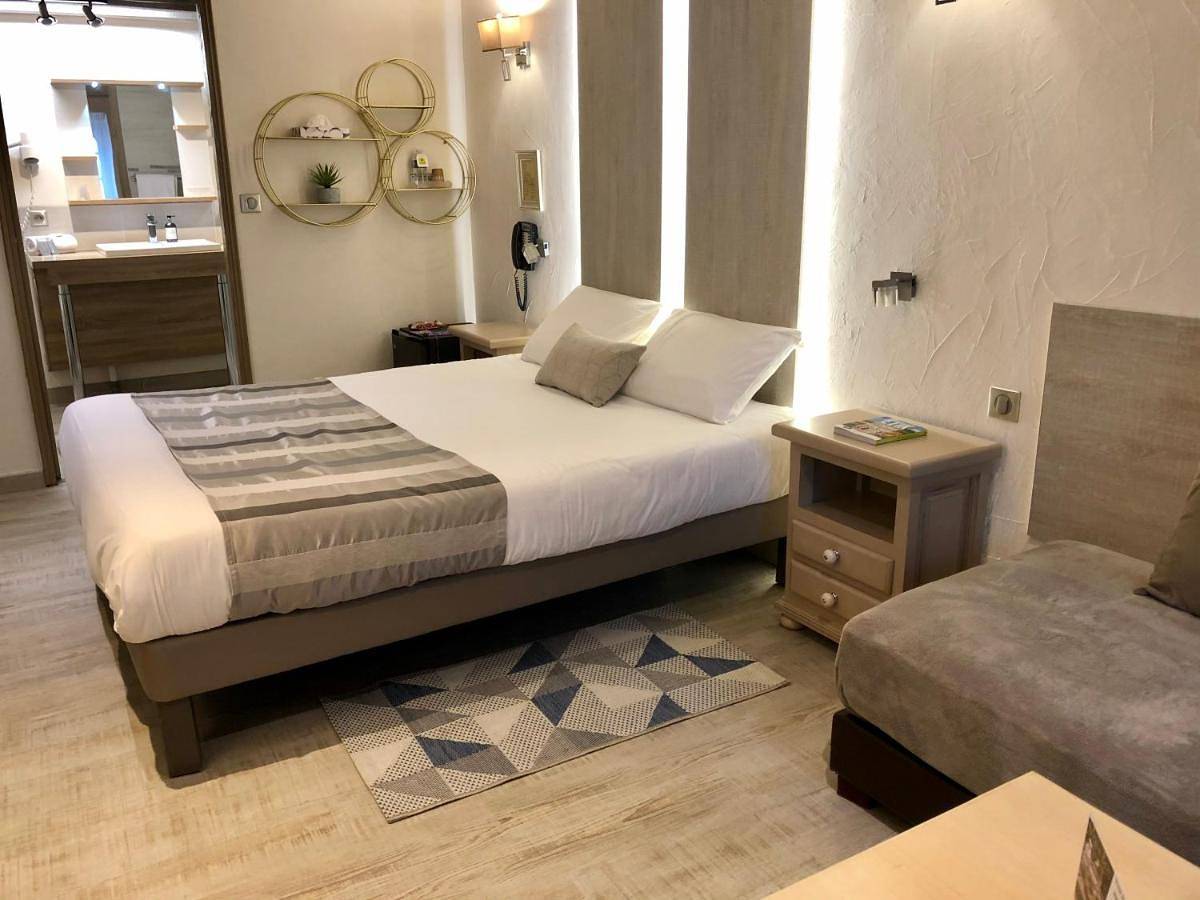 Logis Hotel Oasis in Villaines-la-Juhel, Mayenne