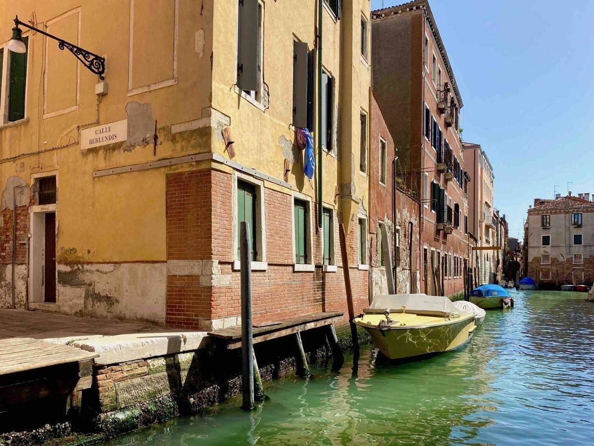 Canal Dream cosy apartment with canal view in Venedig, Lagune von Venedig