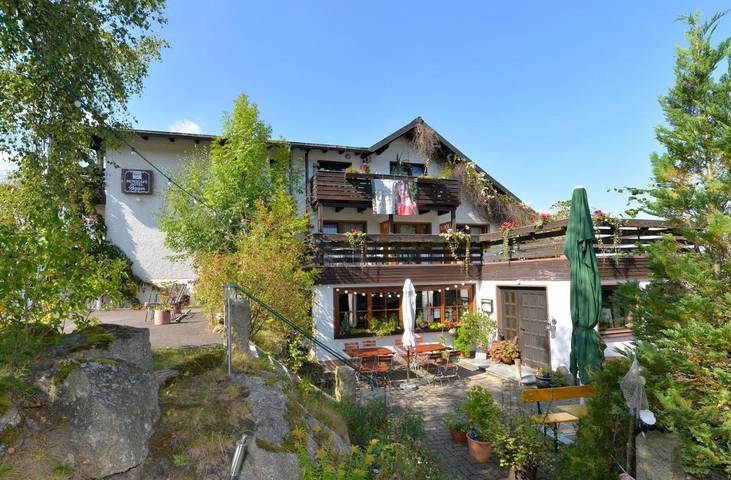 Ferienwohnung für 4 Personen, mit Balkon und Terrasse sowie Ausblick in Tröstau - 3