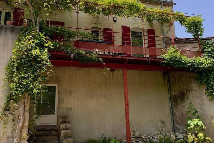 Gîte pour 6 personnes, avec jardin et balcon à Douelle (Lot)