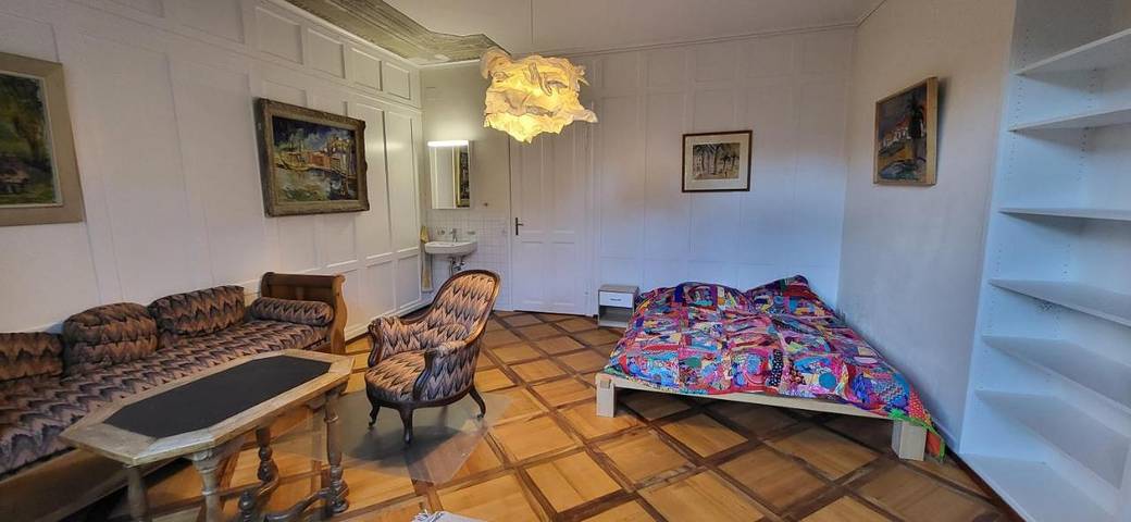 Ferienwohnung für 6 Personen, mit Balkon und Terrasse sowie Garten und Ausblick in Glarus
