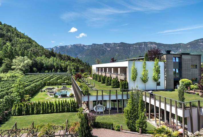 Hotel für 2 Personen, mit Balkon und Whirlpool sowie Terrasse und Garten in Eppan an der Weinstraße - 2