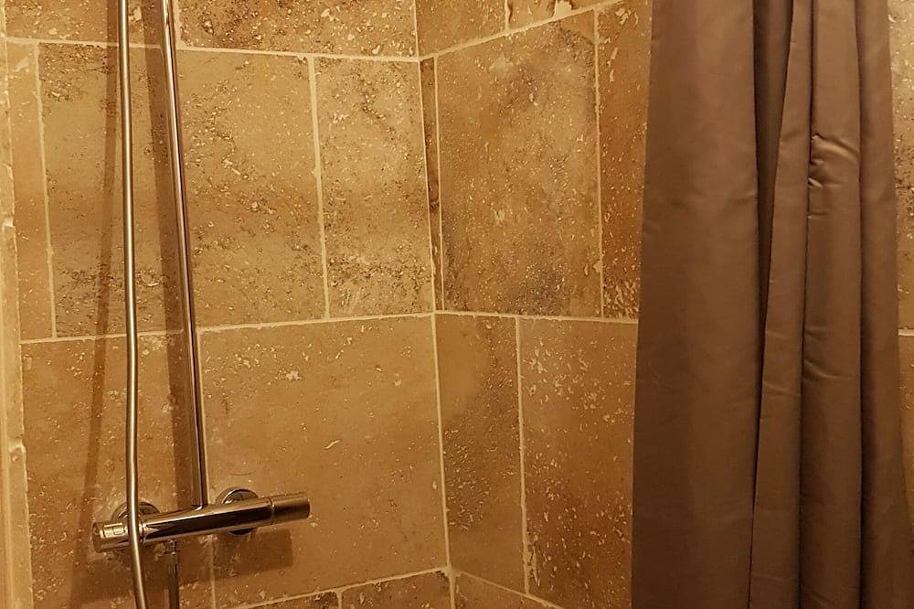 Entire apartment, The Suite with individual Spa \"Guard Room in Ploërmel, Vannes region