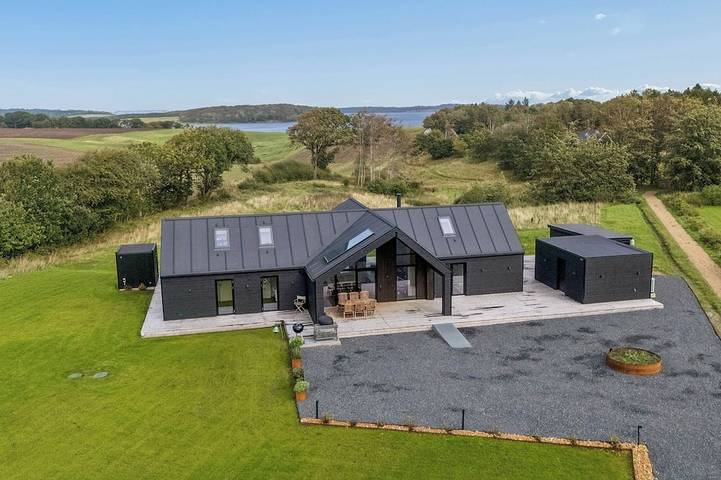 Ferienhaus für 8 Personen, mit Terrasse und Garten sowie Sauna in Astrup Vig