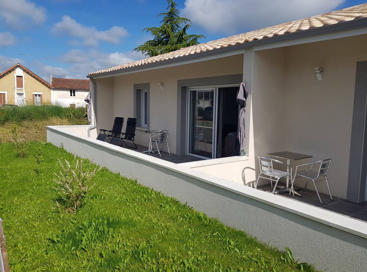 Appartement entier, Logs T3 - résidence Neptune, à 250 m des thermes in Jonzac, Région de Jonzac