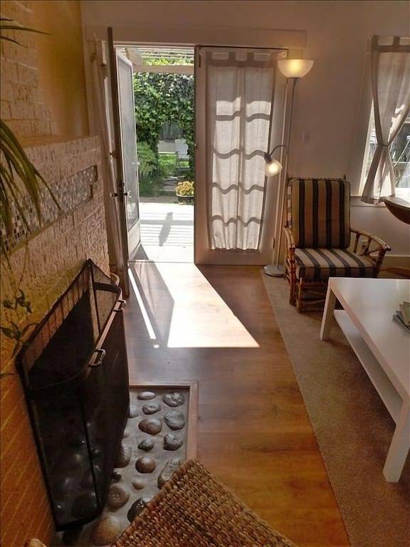 Capitola Nook entlang des Baches. in Capitola, Santa Cruz County