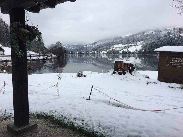 Ferienhaus für 8 Personen, mit Terrasse und Garten sowie Seeblick und Ausblick in Feld am See