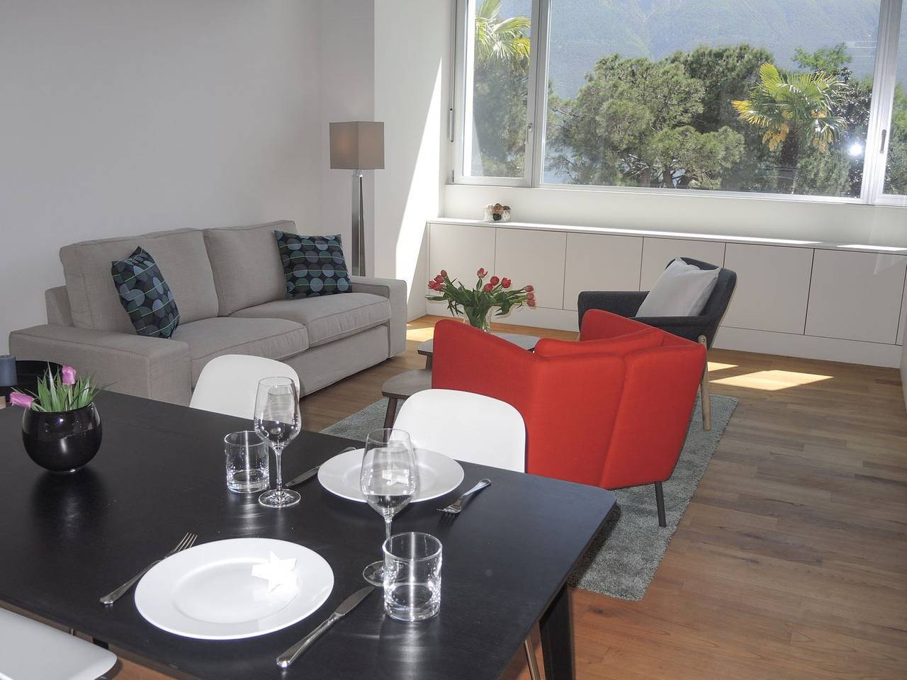 Ganze Wohnung, Tolle City-Wohnung an bester Lage direkt an der Seepromenade von Locarno in Muralto, Tessiner Alpen