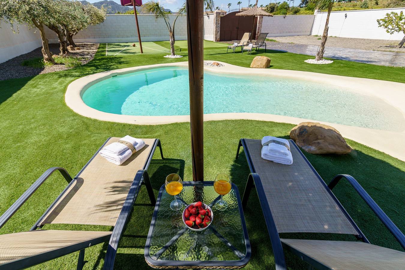 Country House Serrano – Private Villa with Heated Pool, Minigolf, Ping Pong, Basketball in Estación de Cártama, Cártama