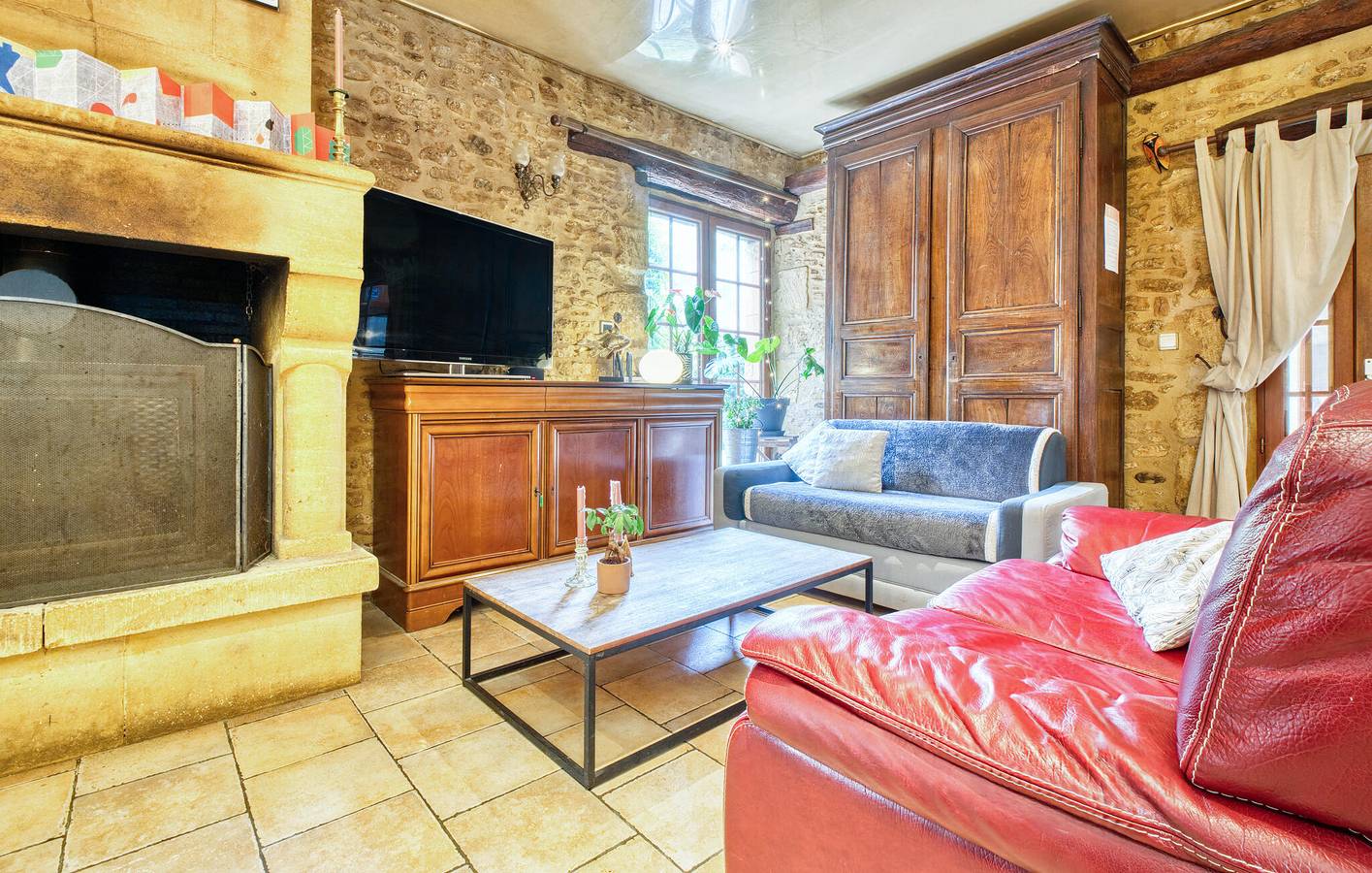 Serenity Escape : Appartement moderne à 1 RDC avec piscine et jardin in Proissans, Périgord Noir