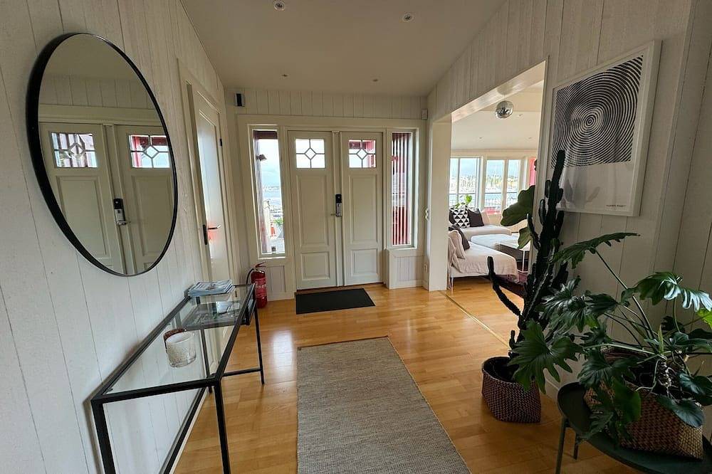 Ocean Front Villa 20 meters from the ocean with Private beach in Göteborg, Västergötland