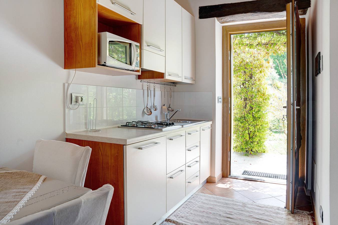 Ganze Wohnung, Ferienhaus 'La Corte di Langa Alloggio Quarzo' mit Gemeinschaftspool und Wlan in Cerreto Langhe, Langhe