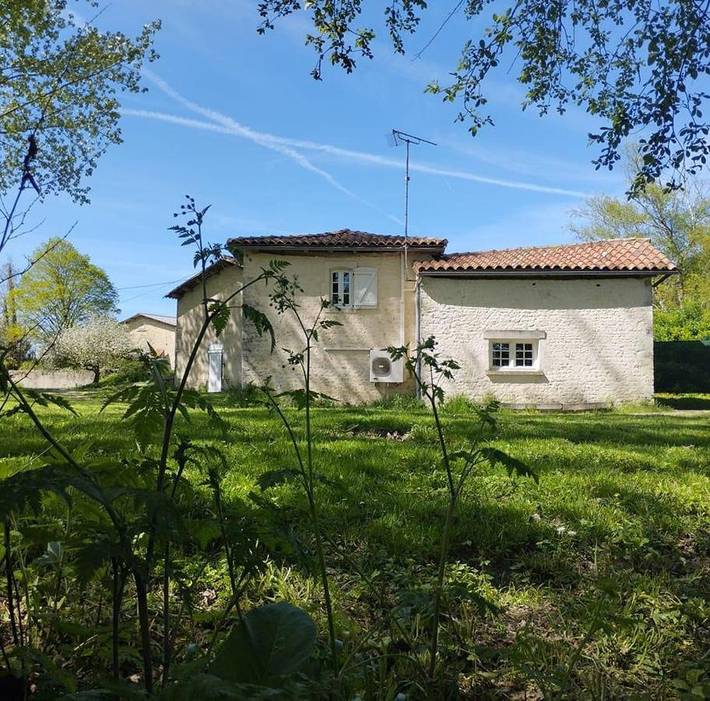 Location de vacances pour 4 personnes, avec terrasse à Barbezieux-Saint-Hilaire - 2