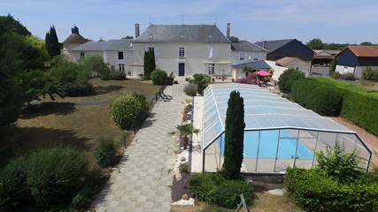 Chambre d’hôte pour 5 personnes, avec piscine et jardin à Vendeuvre-du-Poitou