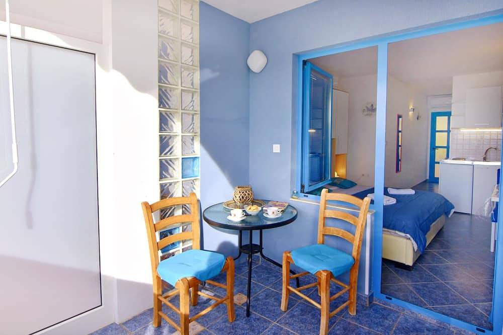 Entire apartment, Studio flat with balcony and sea view Savudrija, Umag in Umag, Umag Region