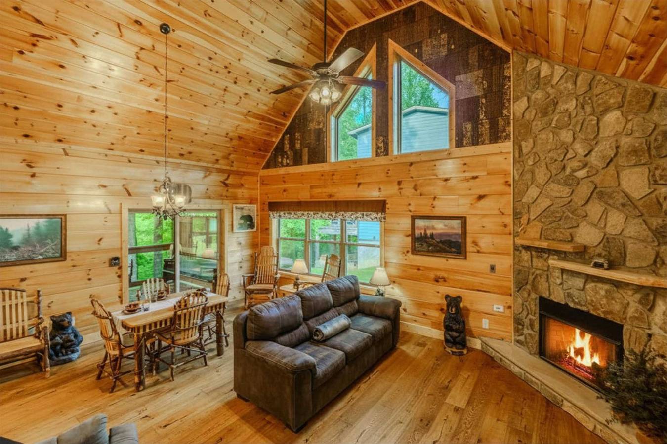 Apartamento inteiro, Gatlinburg-2Brs-Hot Tub-Arcade Games-Fireplace in Gatlinburg, Condado de Sevier
