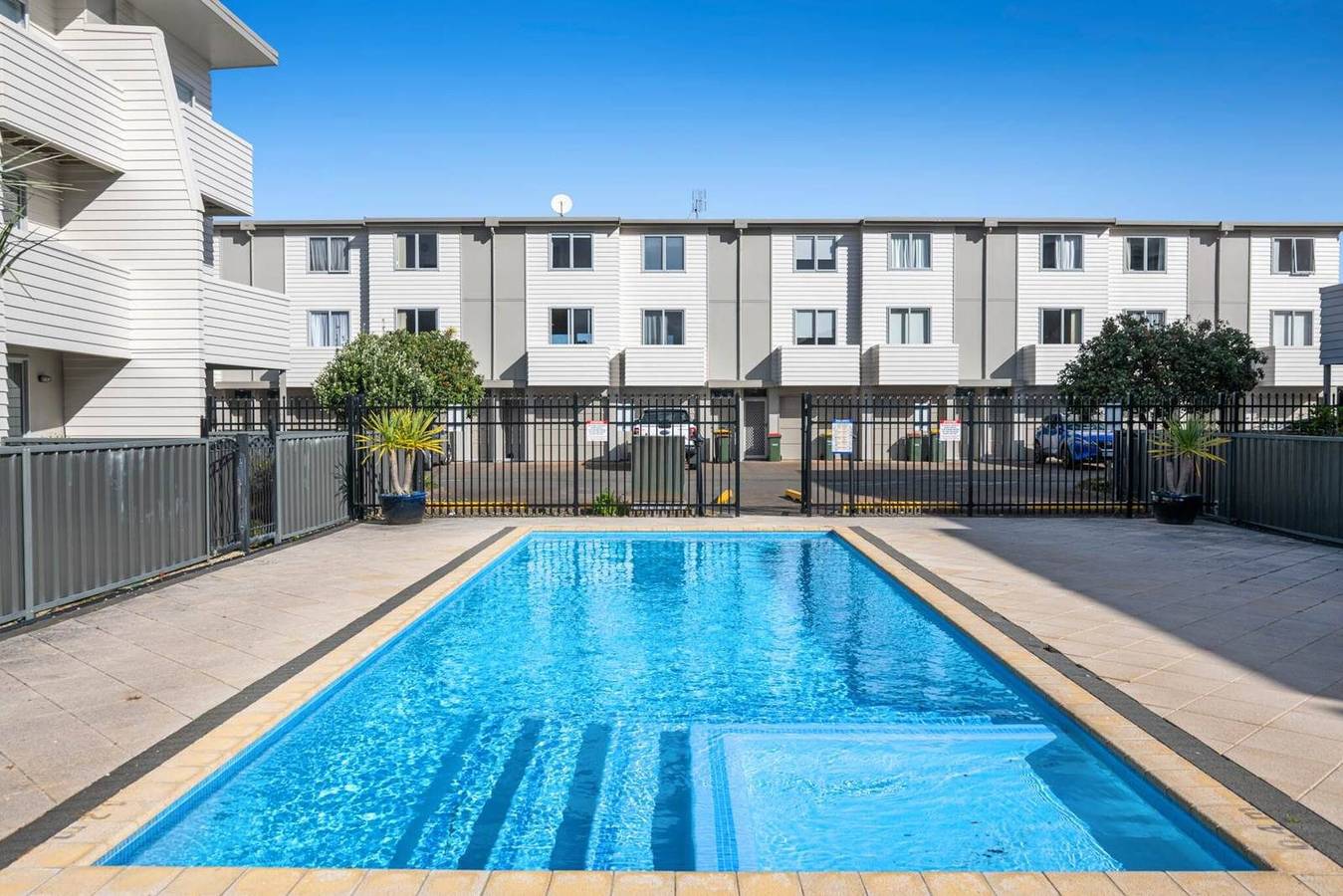 Ganze Wohnung, Direkt gegenüber dem Strand! in Auckland Council