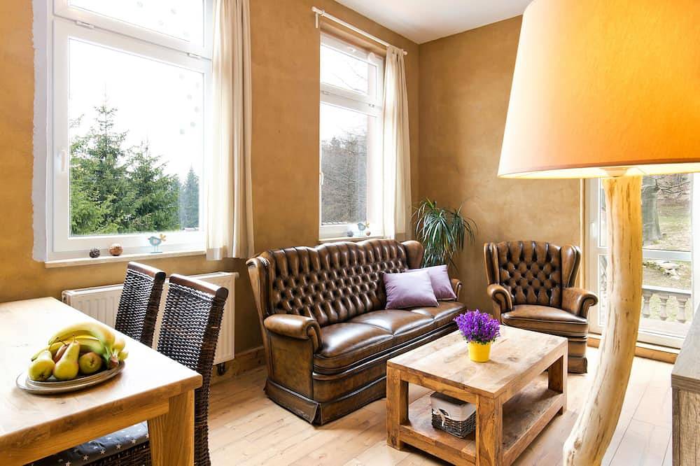 Ganze Wohnung, Zauberhaft warme & sonnige Ferienwohnung \"Antholz\" in Oybin, Zittauer Gebirge