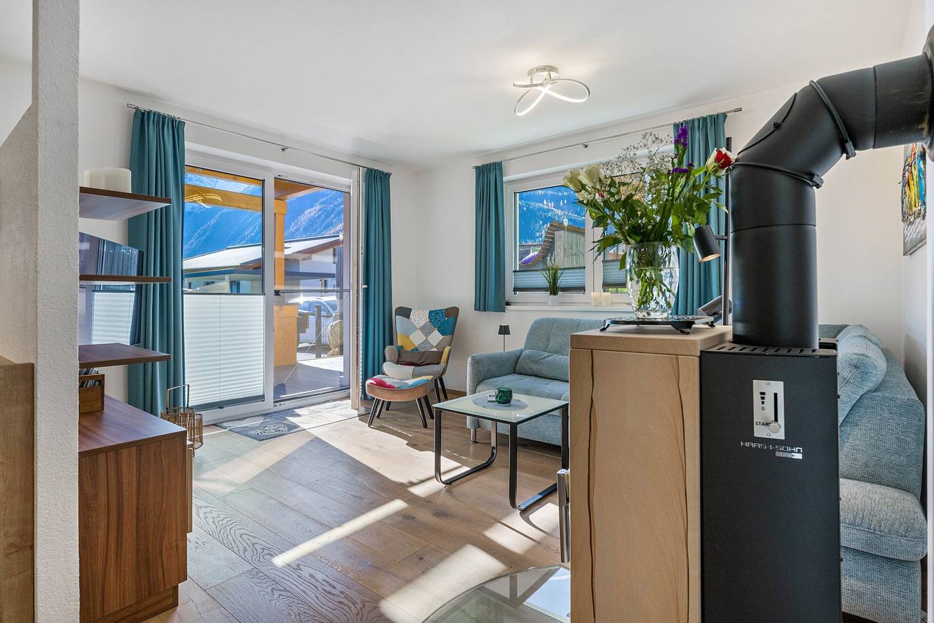 Ganze Wohnung, Ferienwohnung Edelstein" mit Bergblick, privater Terrasse und Wlan in Neukirchen am Großvenediger, Kitzbüheler Alpen