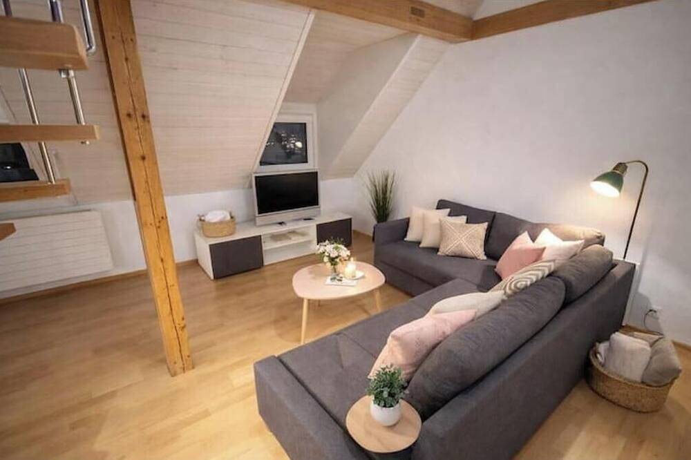 Ganze Wohnung, Charmante Dachgeschoss-Maisonette in Bern in Niederbottigen, Bern