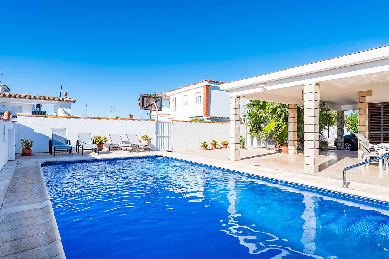 Casa Sorpresa con piscina privada y Wifi cerca centro de Vinaròs in Vinaroz, Costa del Azahar