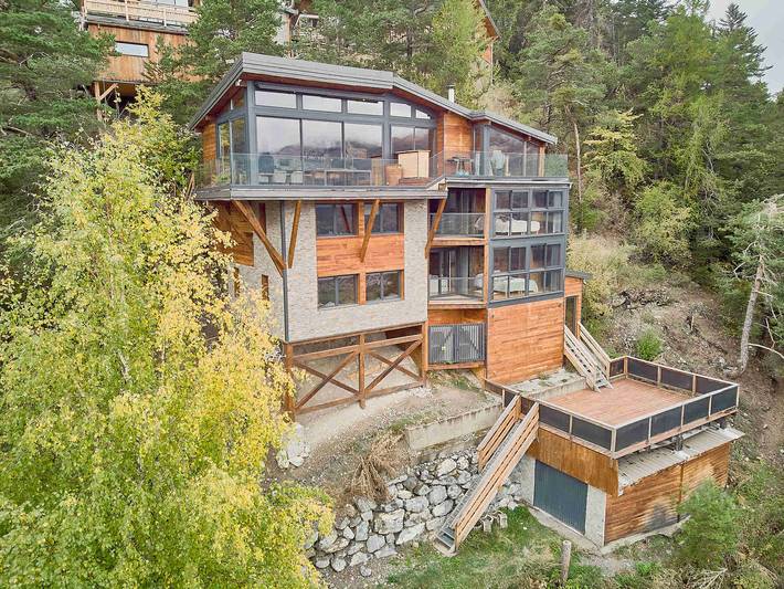 Location de vacances pour 14 personnes, avec Balcon et Jacuzzi ainsi que Terrasse et Sauna dans les Alpes-de-Haute-Provence