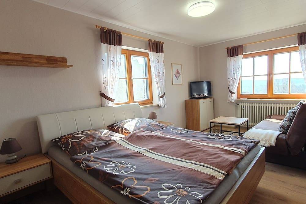 Ganze Wohnung, Gemütliche Ferienwohnung mit Panoramablick und großem Garten in Haundorf, Fränkisches Seenland