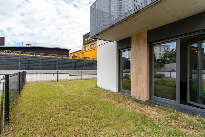 Entire apartment, Cozy Apartment with Garden | Private Parking in Poznan, Greater Poland
