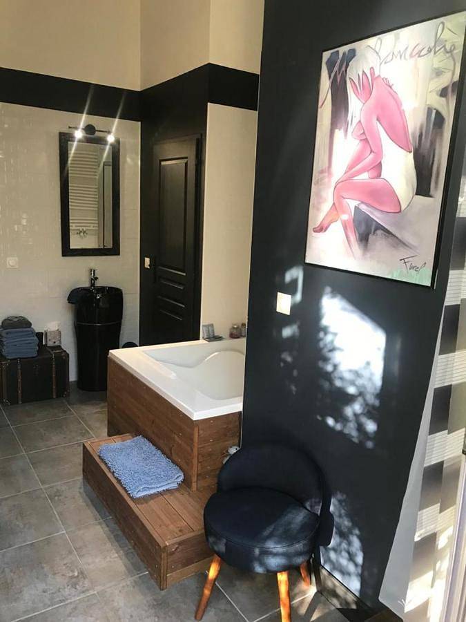 Location de vacances pour 2 personnes, avec Jacuzzi ainsi que Terrasse et Piscine à Fontaines-Saint-Martin - 2